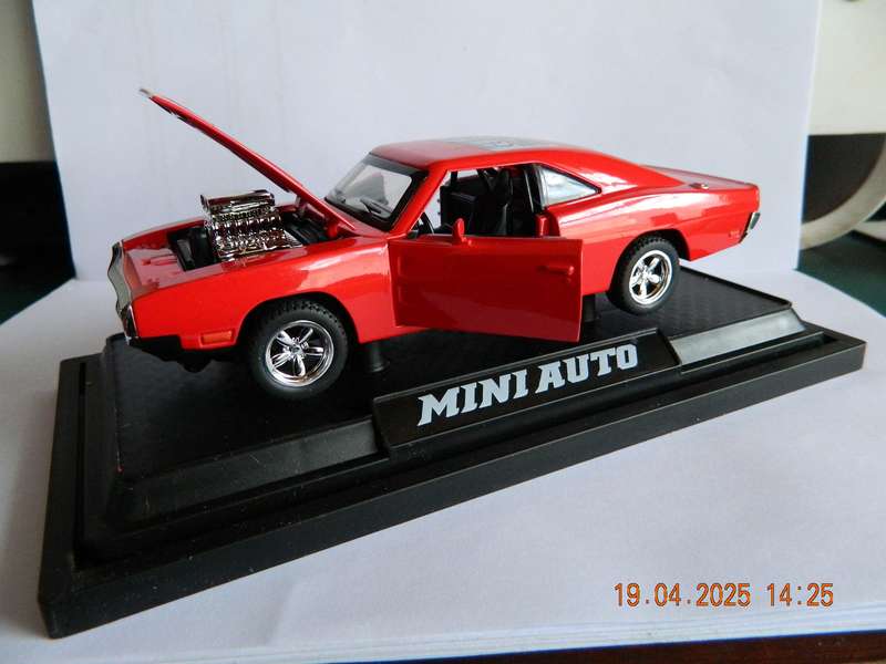 MINI AUTO  -  NO NAME  -  1/32 SCALE  -  (COULD BE MUSTANG OR DODGE)
