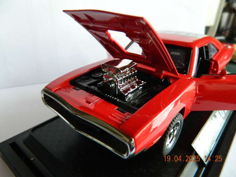 MINI AUTO  -  NO NAME  -  1/32 SCALE  -  (COULD BE MUSTANG OR DODGE)