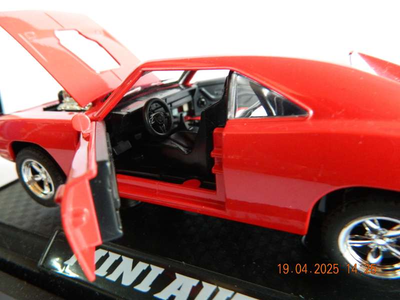 MINI AUTO  -  NO NAME  -  1/32 SCALE  -  (COULD BE MUSTANG OR DODGE)
