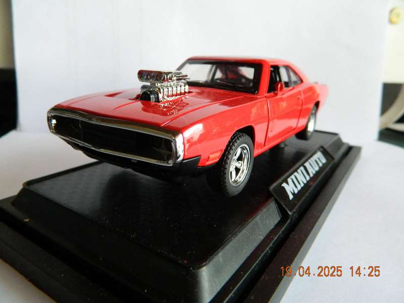 MINI AUTO  -  NO NAME  -  1/32 SCALE  -  (COULD BE MUSTANG OR DODGE)