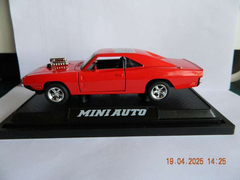 MINI AUTO  -  NO NAME  -  1/32 SCALE  -  (COULD BE MUSTANG OR DODGE)