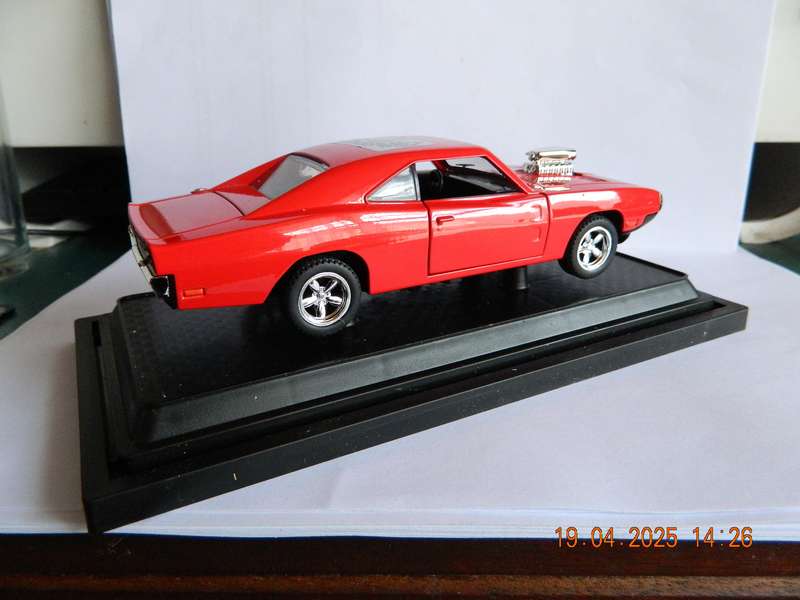 MINI AUTO  -  NO NAME  -  1/32 SCALE  -  (COULD BE MUSTANG OR DODGE)
