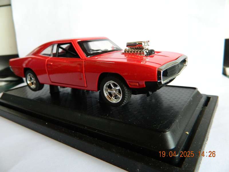 MINI AUTO  -  NO NAME  -  1/32 SCALE  -  (COULD BE MUSTANG OR DODGE)