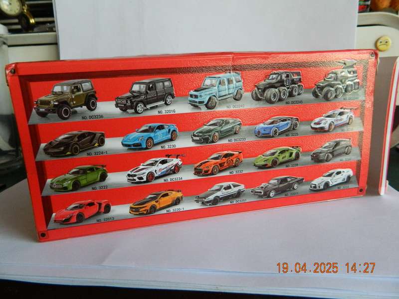 MINI AUTO  -  NO NAME  -  1/32 SCALE  -  (COULD BE MUSTANG OR DODGE)
