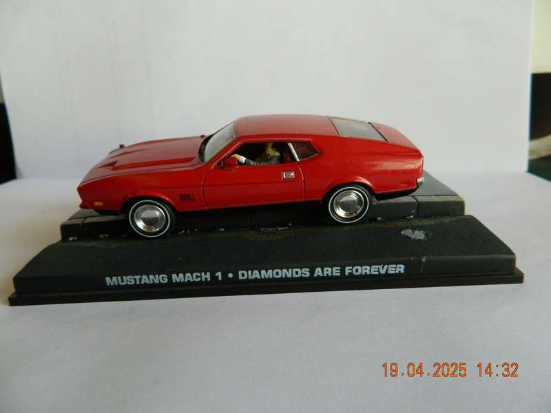 UNIVERSAL HOBBIES -  JAMES BOND 007 -  MUSTANG MACH 1 - DIAMONDS ARE FOREVER