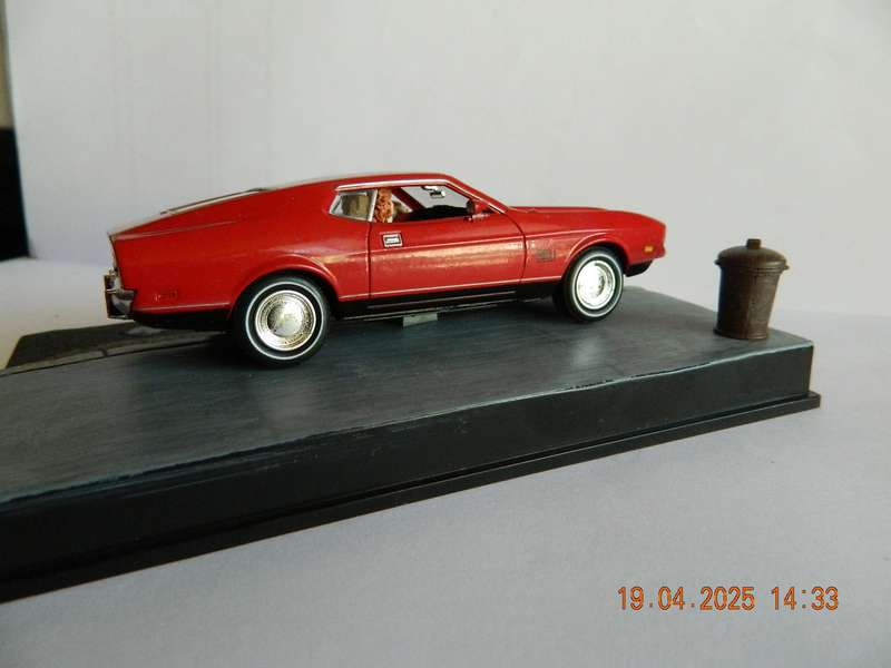 UNIVERSAL HOBBIES -  JAMES BOND 007 -  MUSTANG MACH 1 - DIAMONDS ARE FOREVER