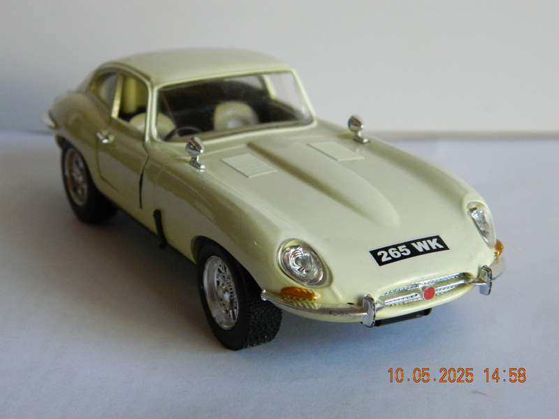 SAICO  - DP 5409 -  'E'  TYPE JAGUAR  -  1/32 SCALE