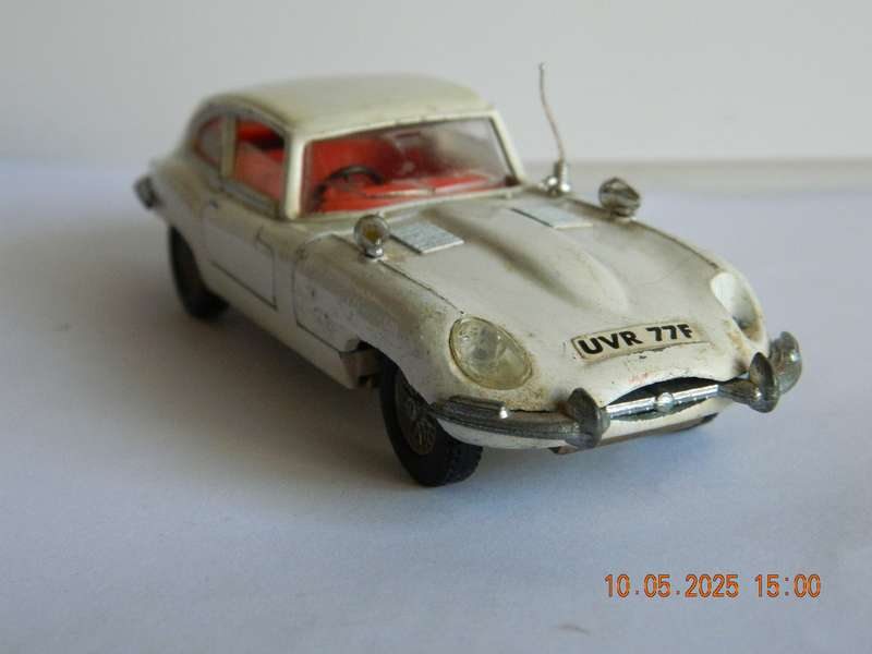 DINKY TOYS  -  131  -  JAGUAR  'E'  TYPE  -  2+2