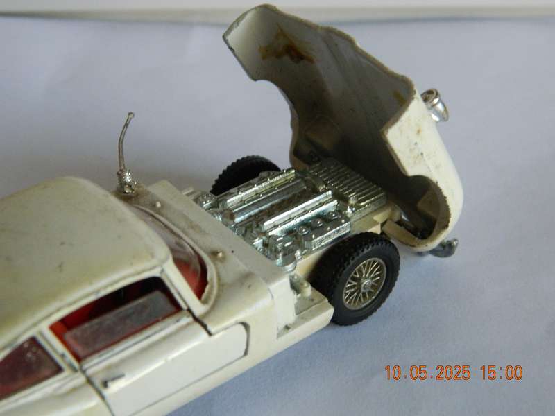 DINKY TOYS  -  131  -  JAGUAR  'E'  TYPE  -  2+2