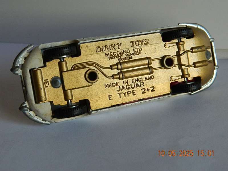 DINKY TOYS  -  131  -  JAGUAR  'E'  TYPE  -  2+2