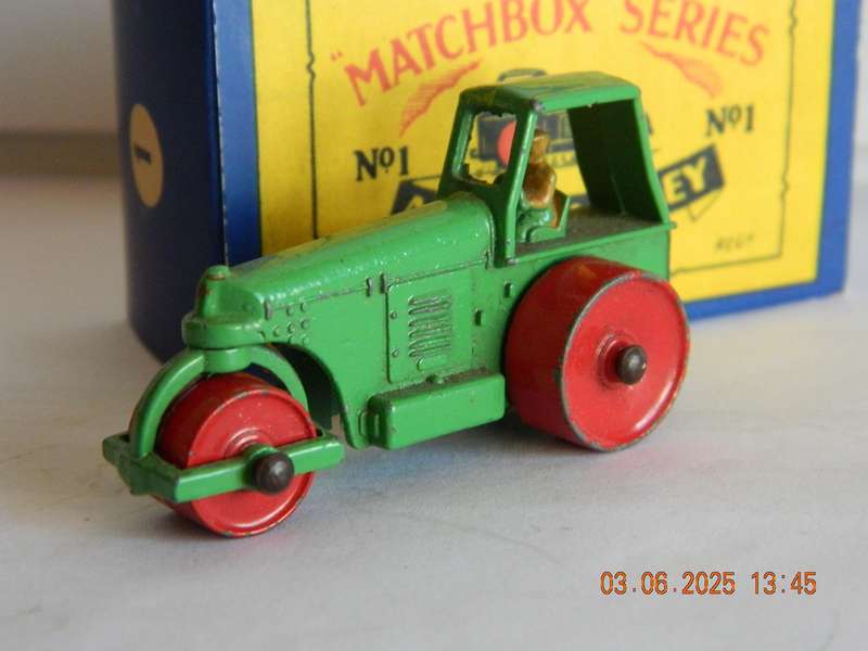 MATCHBOX SERIES  -  1 b -    DIESEL ROAD ROLLER  -  (AVELING BARFORD) - 57MM