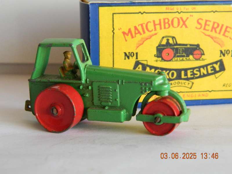 MATCHBOX SERIES  -  1 b -    DIESEL ROAD ROLLER  -  (AVELING BARFORD) - 57MM