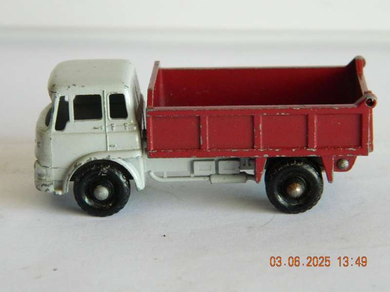 MATCHBOX SERIES  - 3 -    BEDFORD TIPPER TRUCK