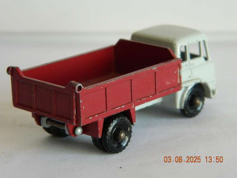 MATCHBOX SERIES  - 3 -    BEDFORD TIPPER TRUCK