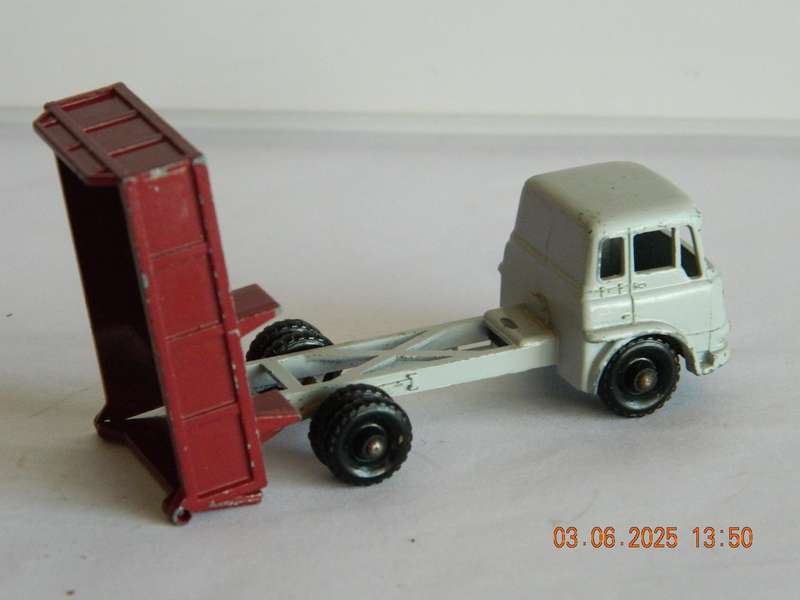 MATCHBOX SERIES  - 3 -    BEDFORD TIPPER TRUCK