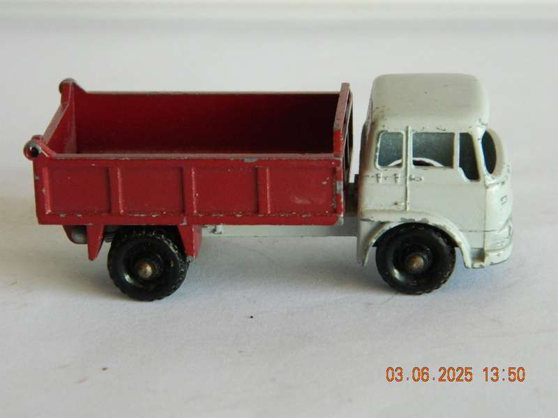 MATCHBOX SERIES  - 3 -    BEDFORD TIPPER TRUCK