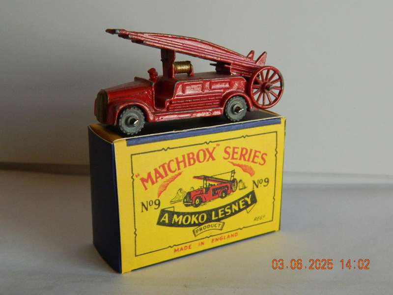 MATCHBOX SERIES  -  9  -  DENNIS FIRE ESCAPE