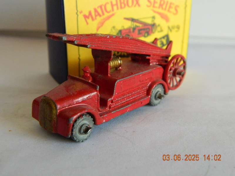 MATCHBOX SERIES  -  9  -  DENNIS FIRE ESCAPE