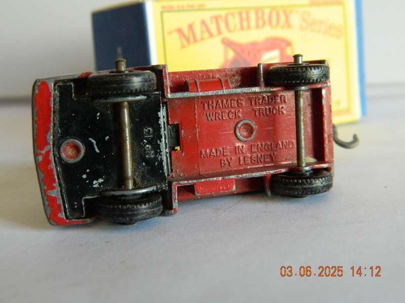 MATCHBOX SERIES  -  13   -  THAMES TRADER WRECK  TRUCK