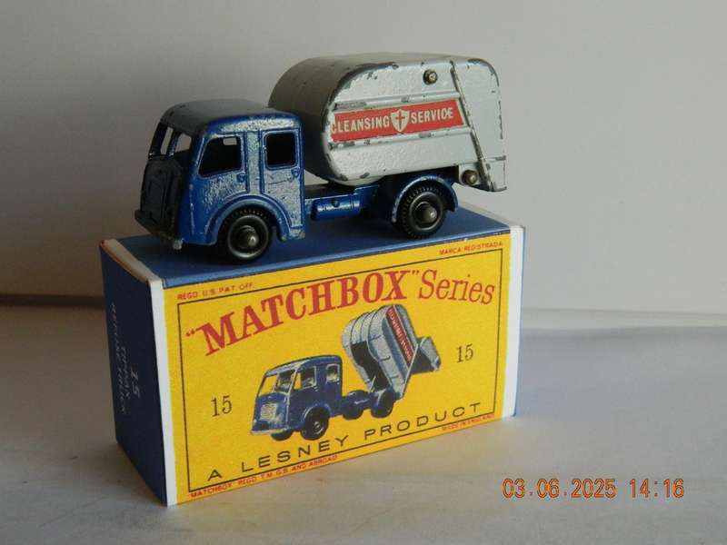 MATCHBOX SERIES  -  15   -  TIPPAX REFUSE COLLECTOR
