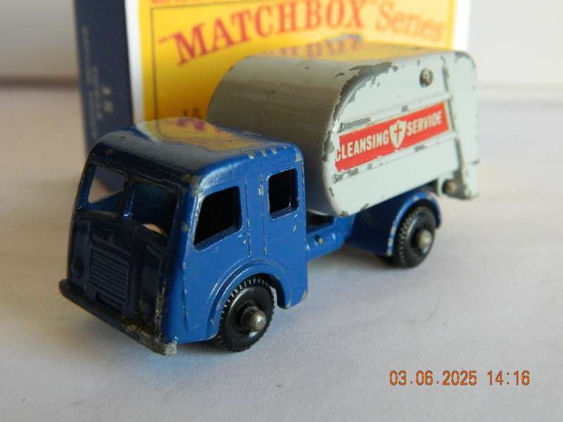 MATCHBOX SERIES  -  15   -  TIPPAX REFUSE COLLECTOR