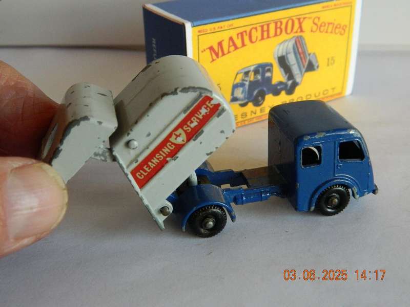 MATCHBOX SERIES  -  15   -  TIPPAX REFUSE COLLECTOR