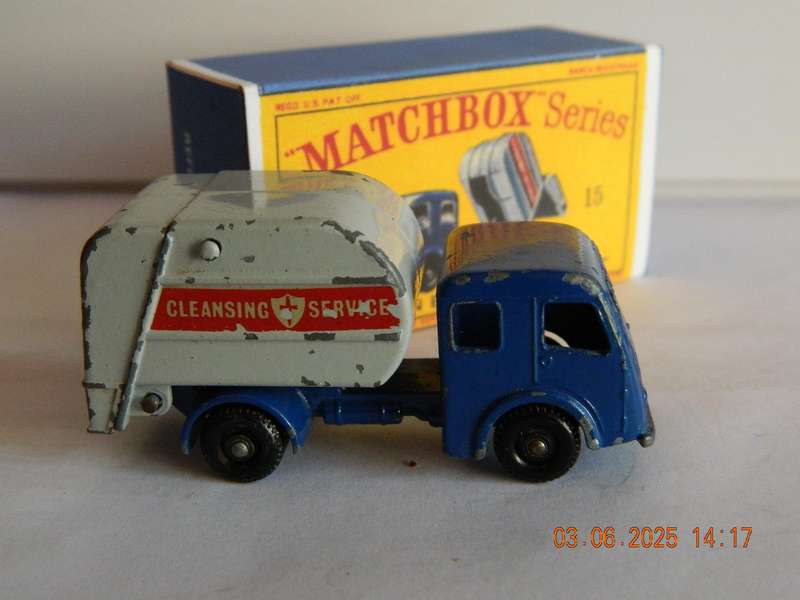 MATCHBOX SERIES  -  15   -  TIPPAX REFUSE COLLECTOR