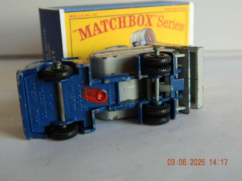 MATCHBOX SERIES  -  15   -  TIPPAX REFUSE COLLECTOR