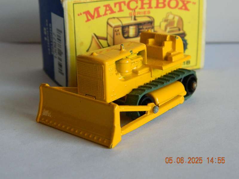 MATCHBOX SERIES  - 18  -  CATERPILLAR BULLDOZER - ORIGINAL BOX
