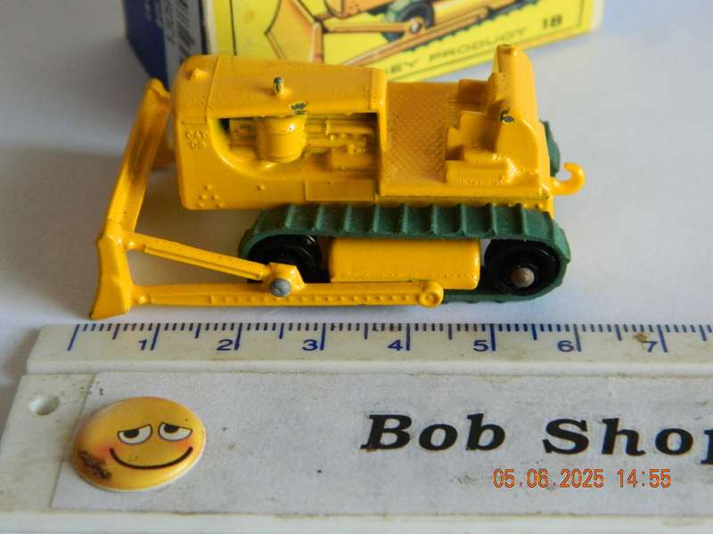 MATCHBOX SERIES  - 18  -  CATERPILLAR BULLDOZER - ORIGINAL BOX