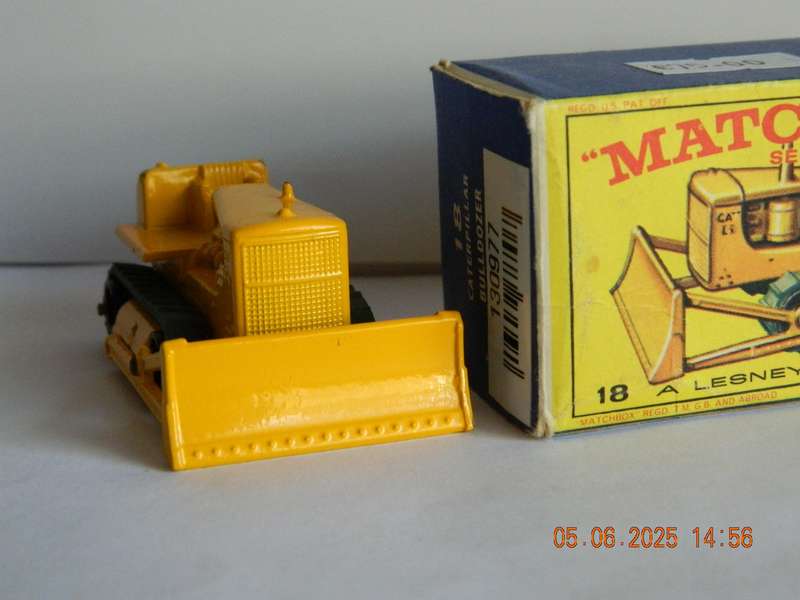MATCHBOX SERIES  - 18  -  CATERPILLAR BULLDOZER - ORIGINAL BOX
