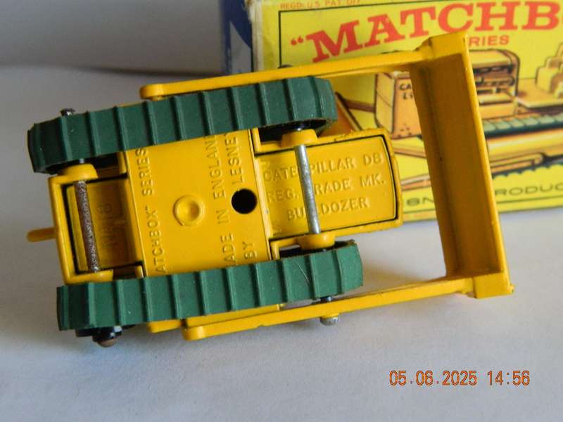 MATCHBOX SERIES  - 18  -  CATERPILLAR BULLDOZER - ORIGINAL BOX