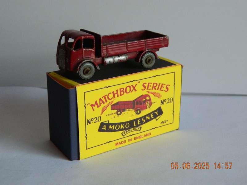 MATCHBOX SERIES  - 20  -  ERF STAKE TRUCK