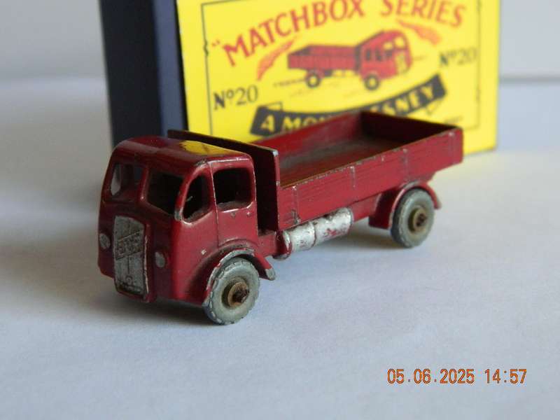 MATCHBOX SERIES  - 20  -  ERF STAKE TRUCK