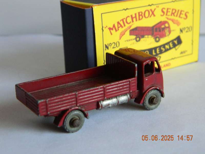 MATCHBOX SERIES  - 20  -  ERF STAKE TRUCK