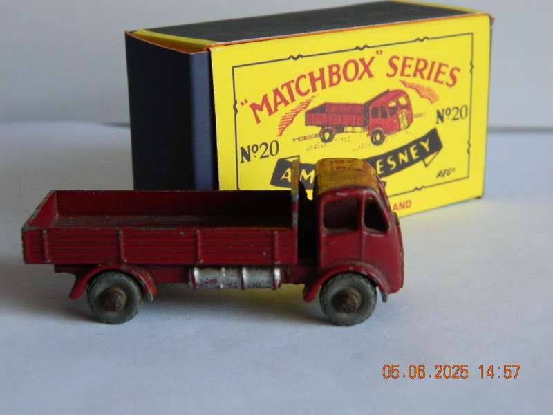 MATCHBOX SERIES  - 20  -  ERF STAKE TRUCK
