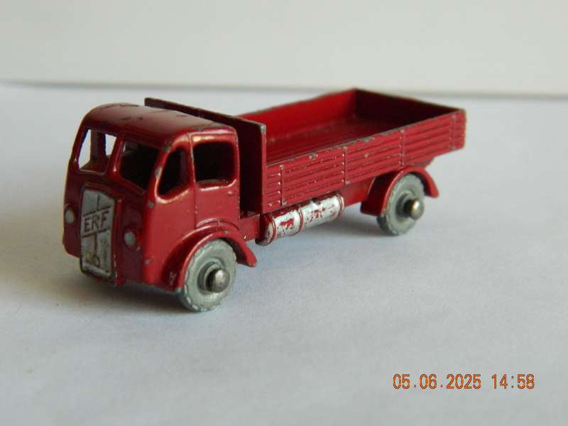 MATCHBOX SERIES  - 20  -  ERF STAKE TRUCK