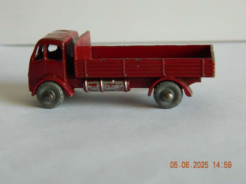 MATCHBOX SERIES  - 20  -  ERF STAKE TRUCK