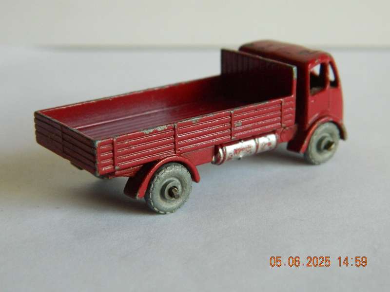 MATCHBOX SERIES  - 20  -  ERF STAKE TRUCK