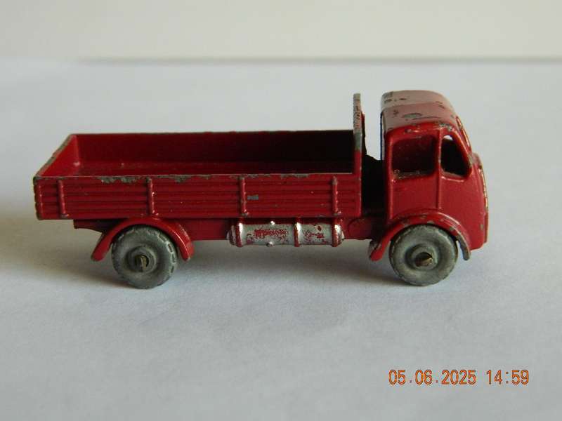 MATCHBOX SERIES  - 20  -  ERF STAKE TRUCK