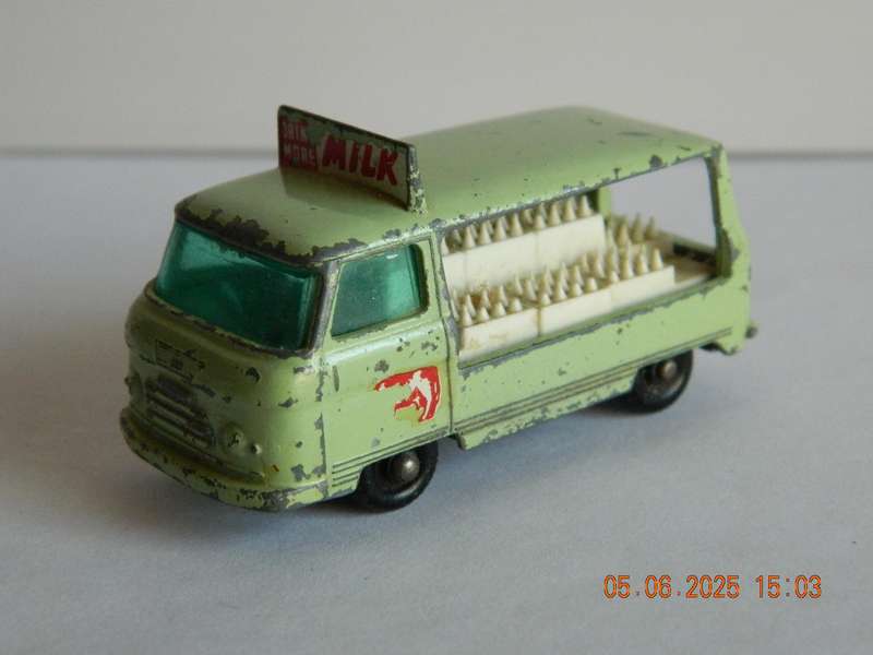 MATCHBOX SERIES  - 21  -   COMMER BOTTLE FLOAT