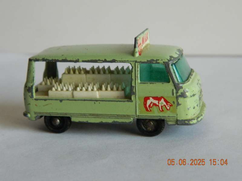 MATCHBOX SERIES  - 21  -   COMMER BOTTLE FLOAT
