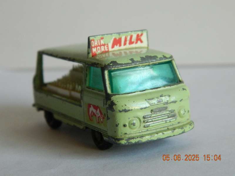 MATCHBOX SERIES  - 21  -   COMMER BOTTLE FLOAT