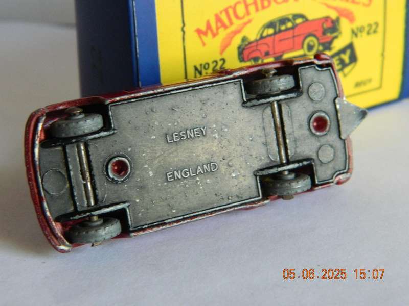 MATCHBOX SERIES  - 22  -   VAUXHALL CRESTA