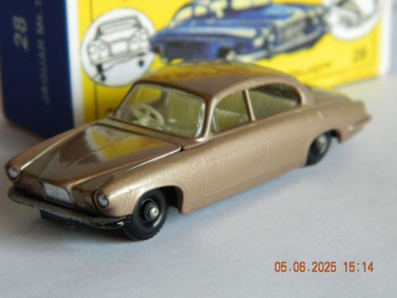MATCHBOX SERIES  -  28  -  JAGUAR MK10