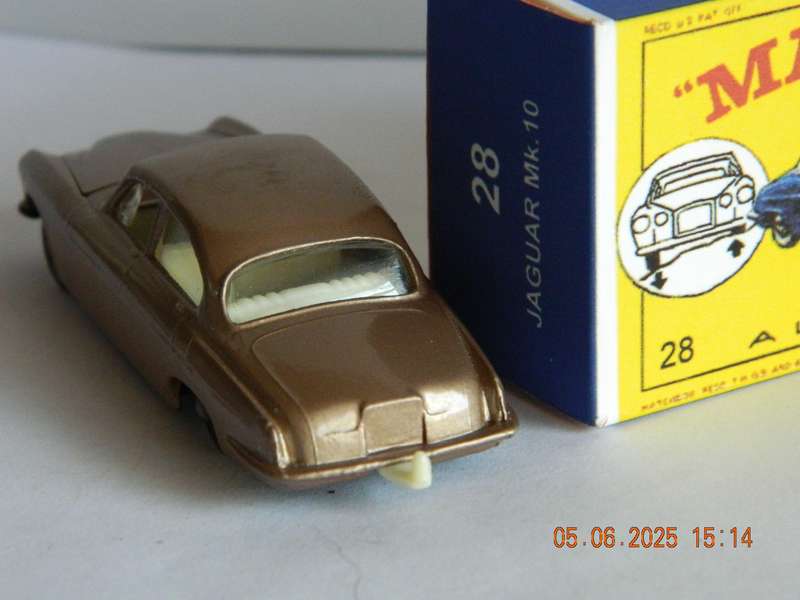 MATCHBOX SERIES  -  28  -  JAGUAR MK10