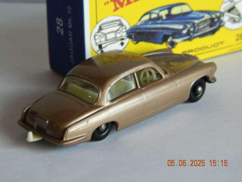 MATCHBOX SERIES  -  28  -  JAGUAR MK10
