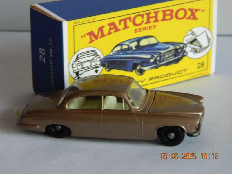 MATCHBOX SERIES  -  28  -  JAGUAR MK10