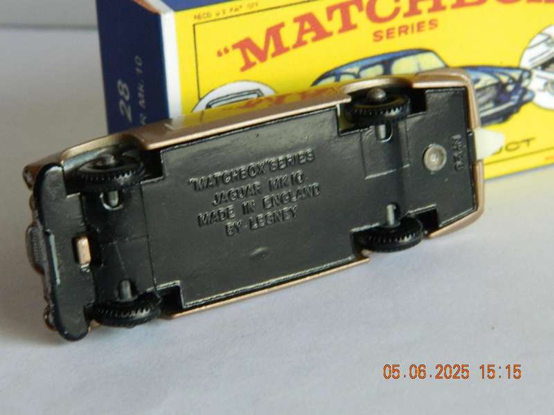MATCHBOX SERIES  -  28  -  JAGUAR MK10