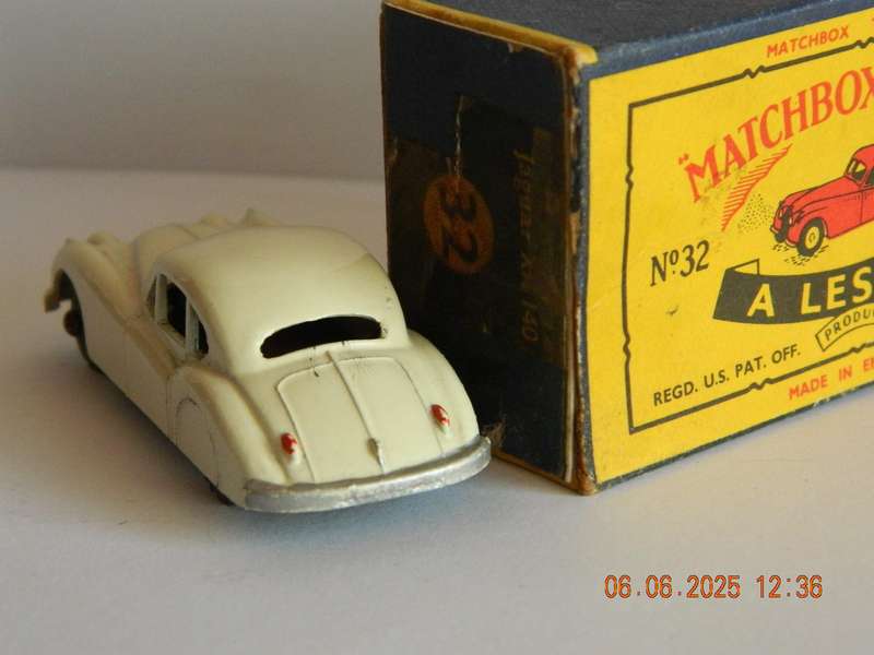 MATCHBOX SERIES  -  32  -   JAGUAR  XK140  -  ORIGINAL BOX